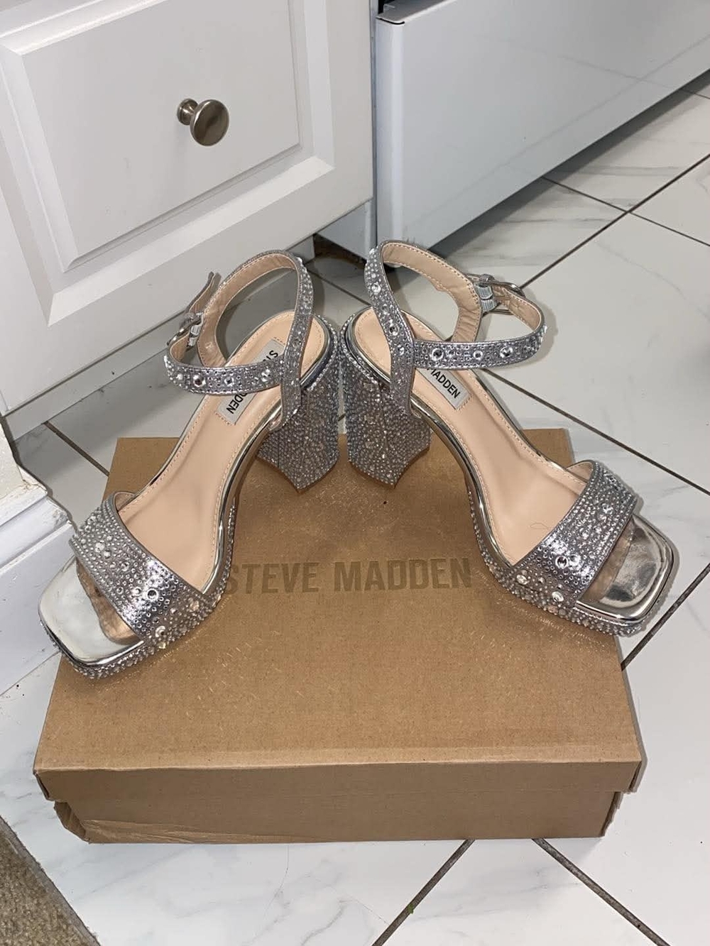 (WORN ONCE)Steve Madden Silver Rhinestone Block Heel Sandals with Ankle Strap